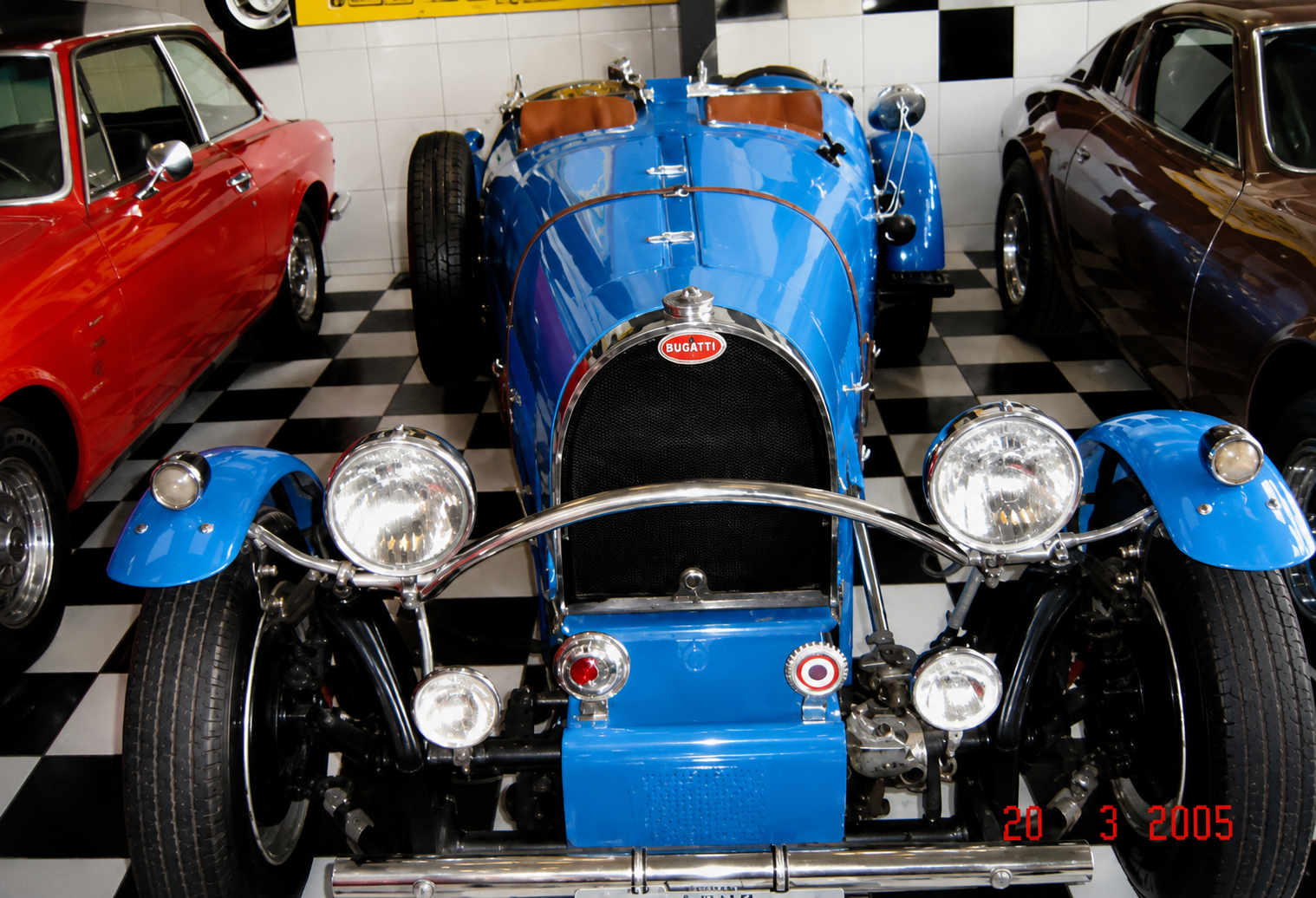 Bugatti clássico azul restaurado
